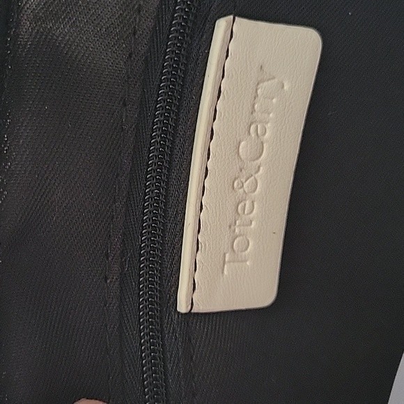 Tote & Carry NWT Beige White Quilted Nylon Crossbody Messenger Bag - Picture 10 of 15